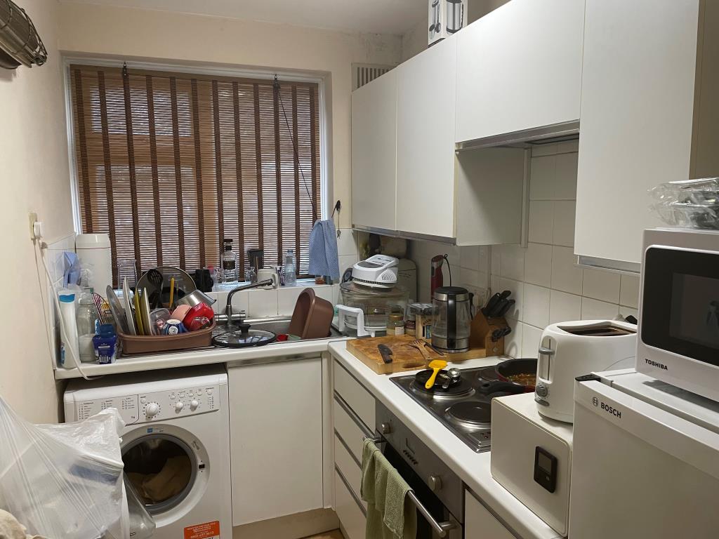 Lot: 46 - THREE FLATS PLUS GARAGE -